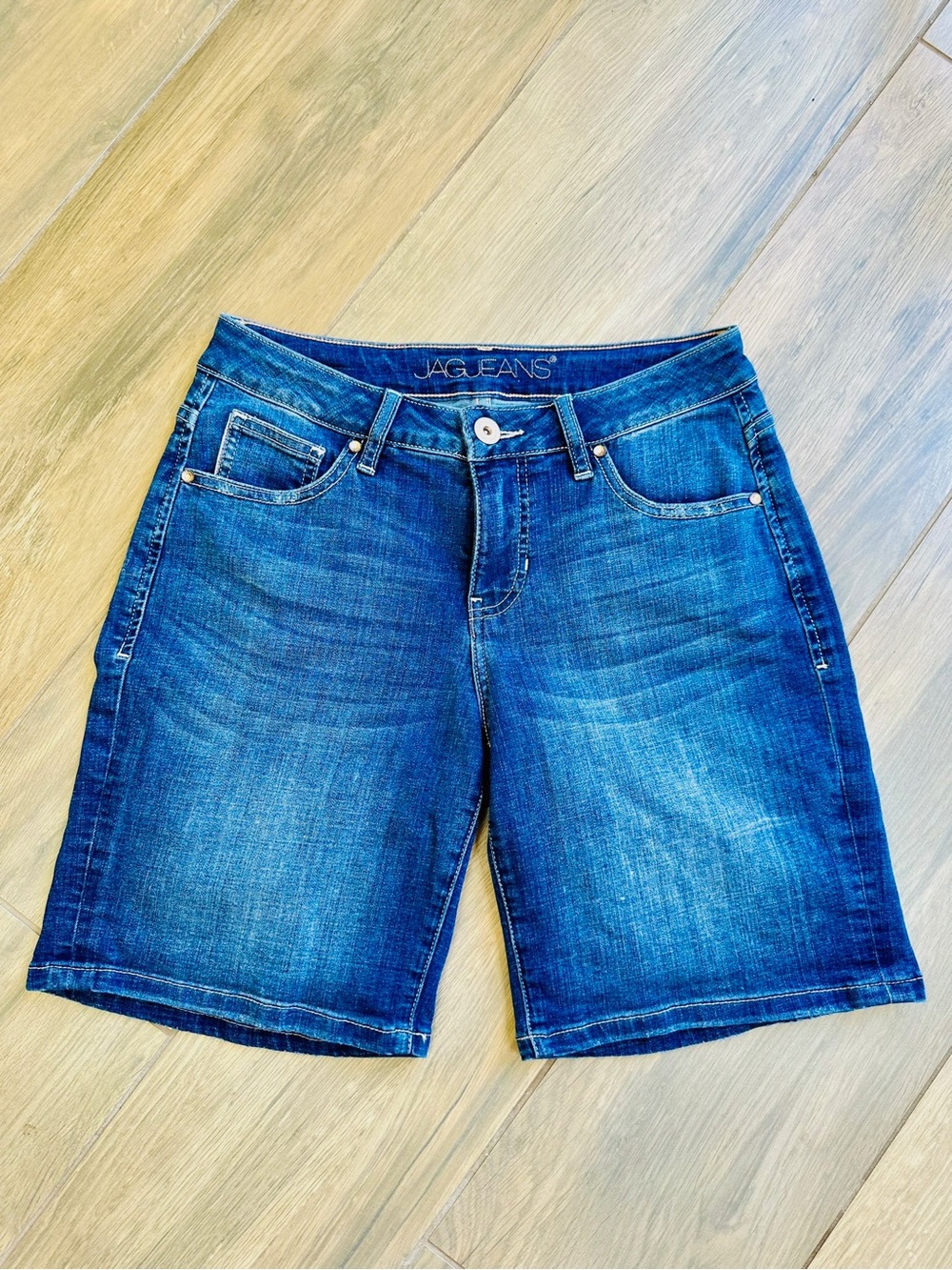 EUC Jag Jeans Mystic Denim Girlfriend Shorts